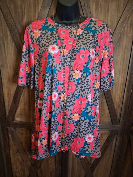 NWT Cheetah Floral M
