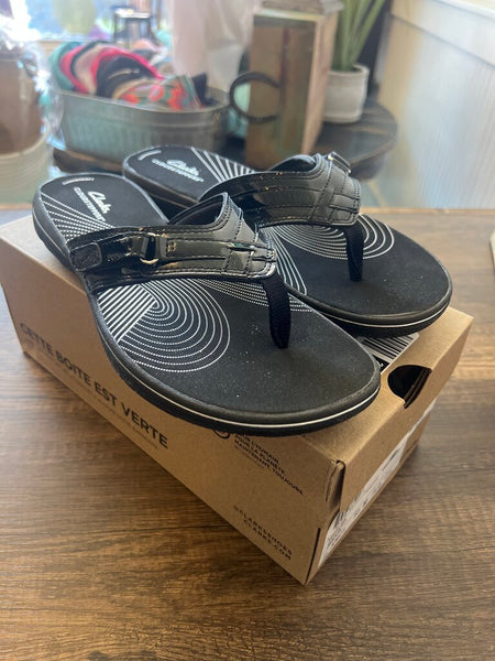 Clarks Women's Cloudsteppers Breeze Sea Patent Leather Flip Flops NWT Size 10