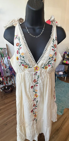 Sonoma Embroidered Floral Dress L