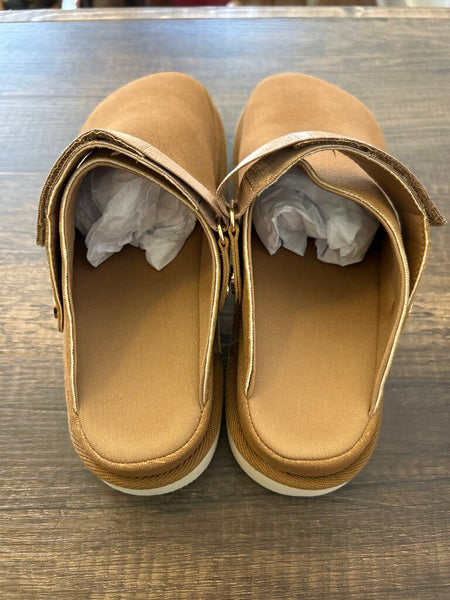 Chunky Tan Clogs NWOT Size 8