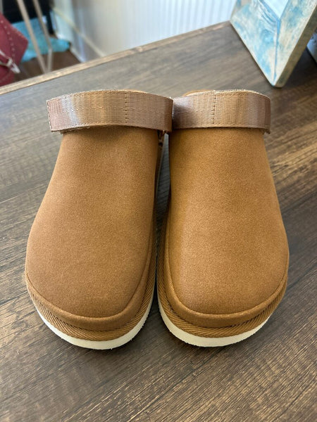Chunky Tan Clogs NWOT Size 8
