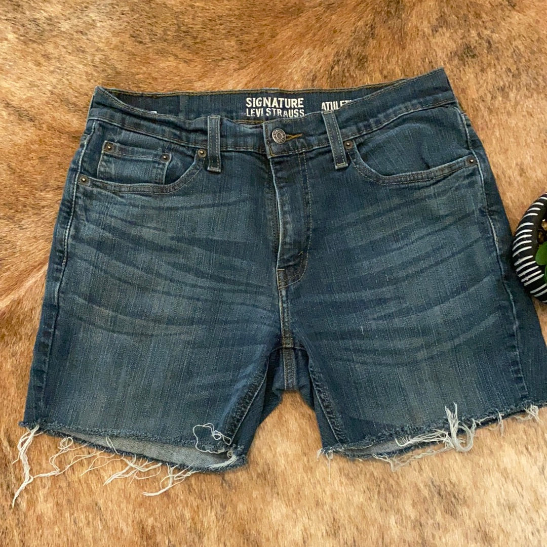 Levi Cutoffs Size 30