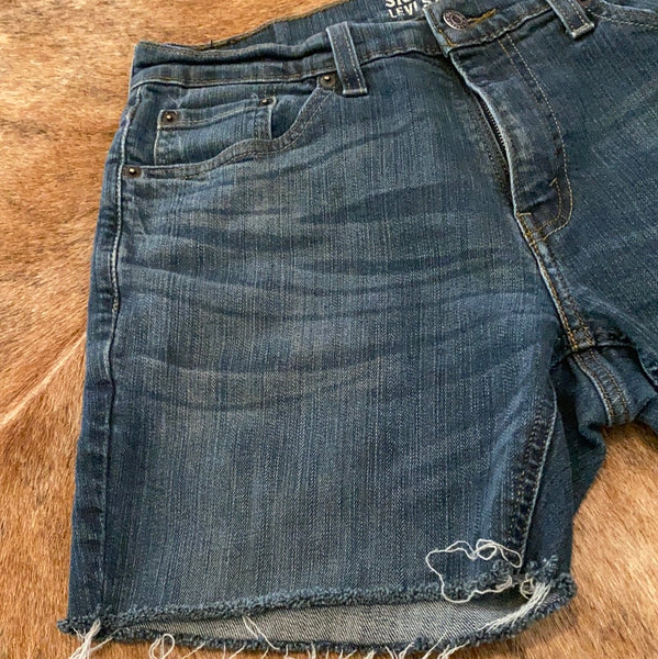 Levi Cutoffs Size 30