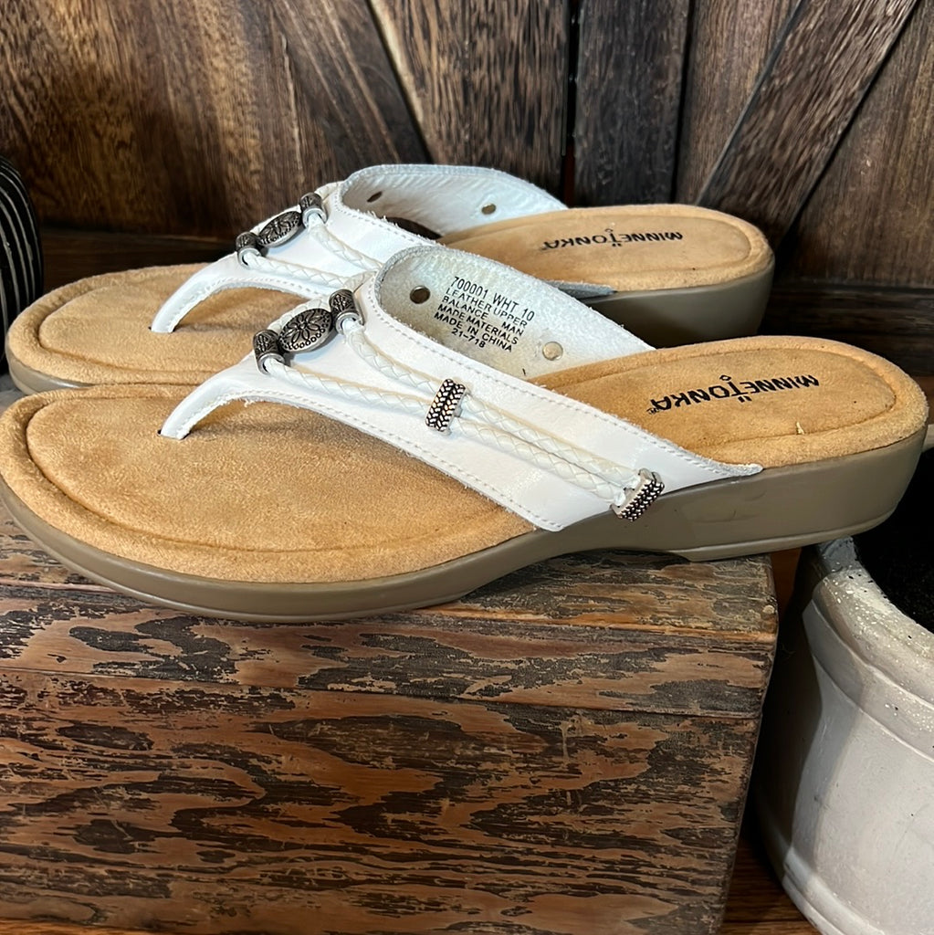 Minnetonka on sale silverthorne sandals