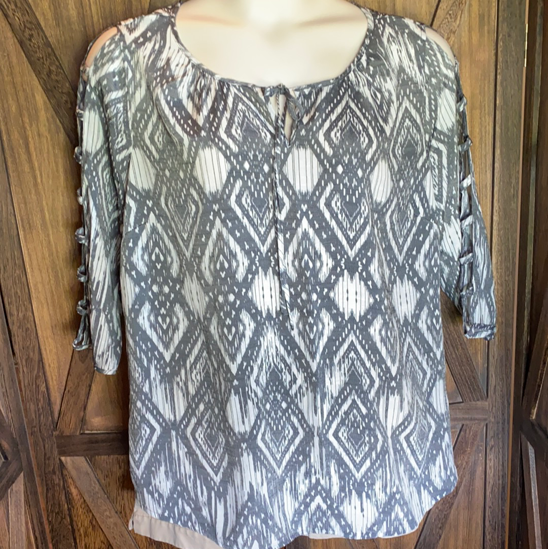 Gray/White Cold Shoulder Size 1X