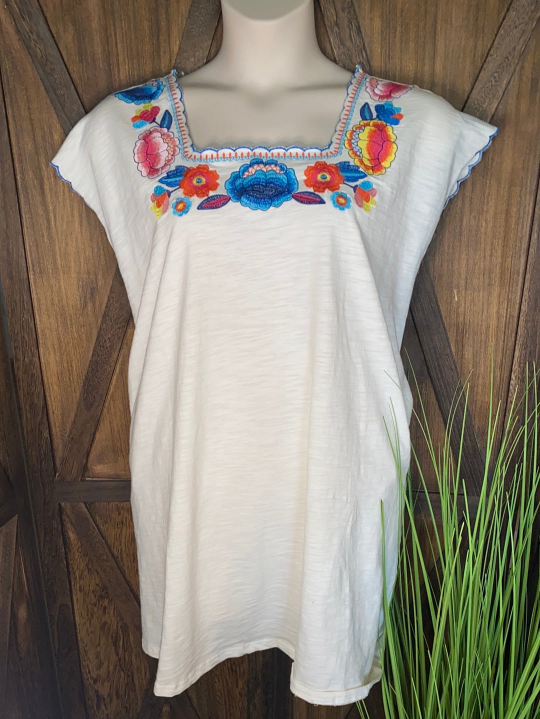 Umgee NWT Size M (runs large)